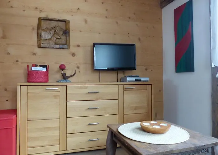 参孙木屋酒店 *